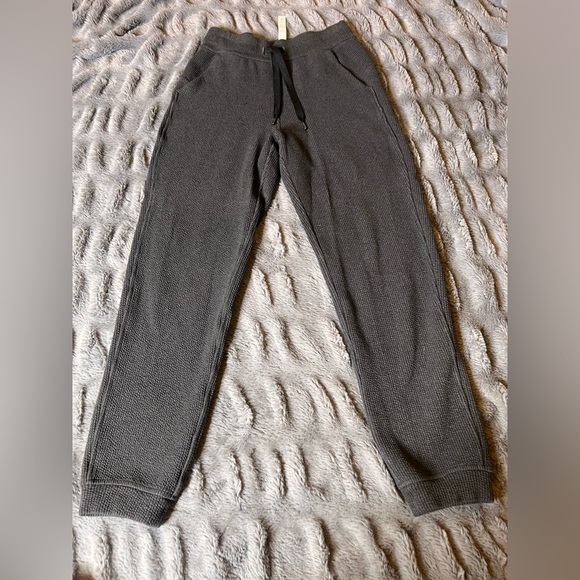 Like new Lululemon HR ribbed joggers - Picture 4 of 9